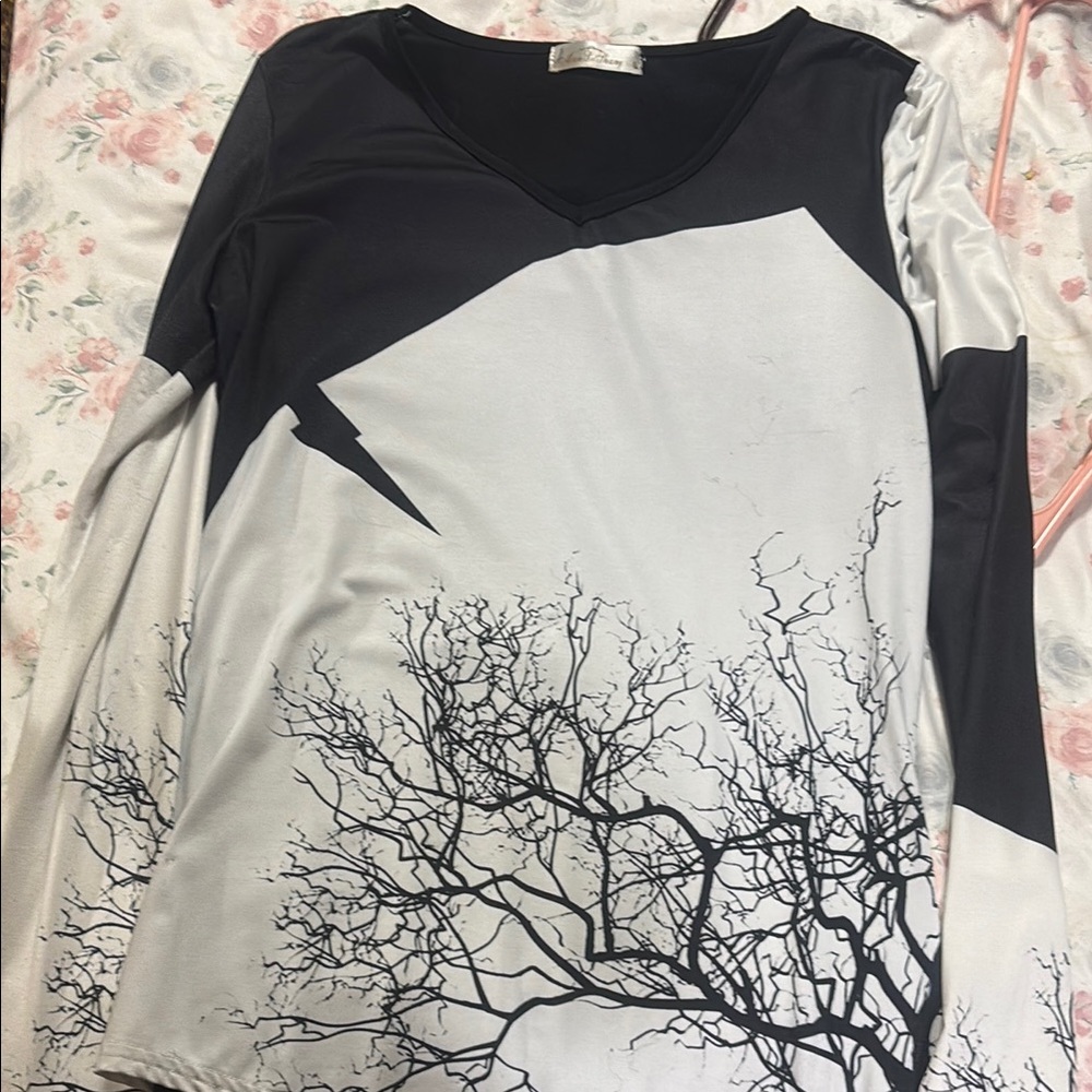 Black and White Graphic Long Sleeve Top